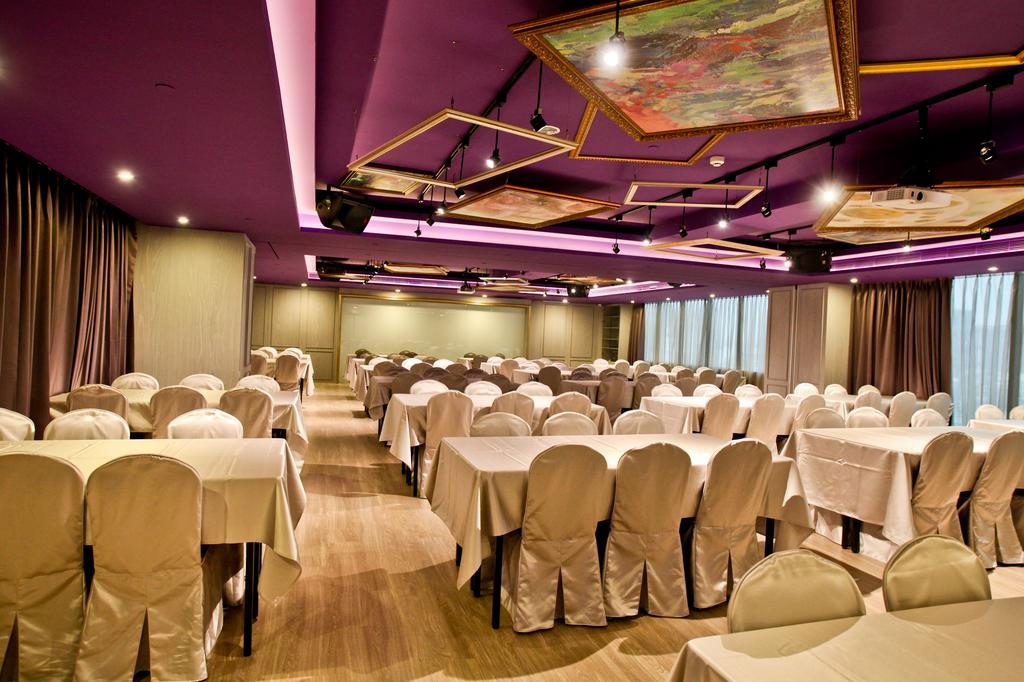 Fx Hotel Tajnan Kültér fotó