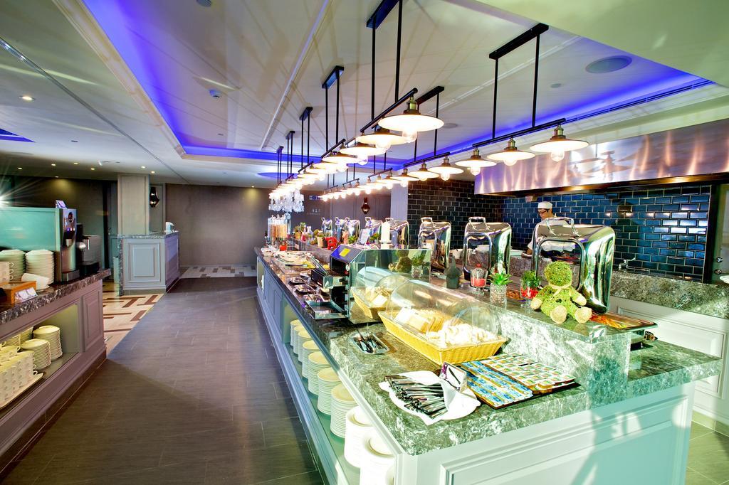 Fx Hotel Tajnan Kültér fotó