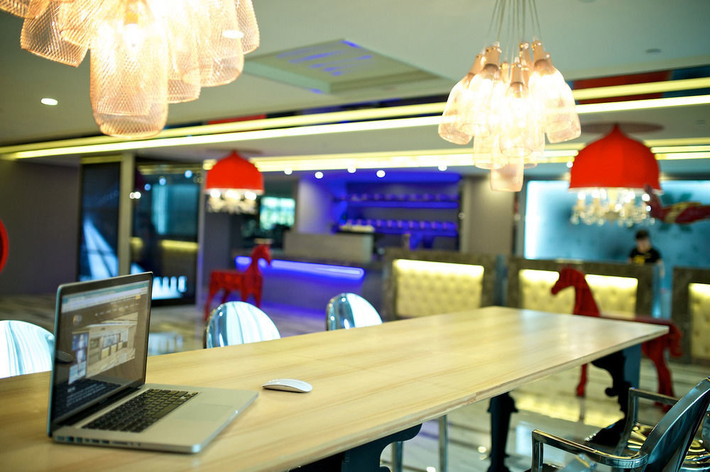 Fx Hotel Tajnan Kültér fotó